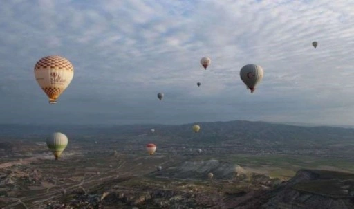 Kapadokya'da sıcak hava balonlarına 'rüzgar' engeli