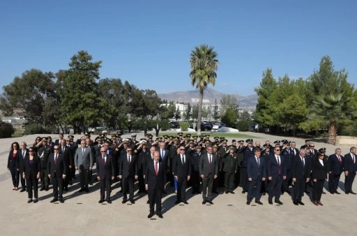 KKTC 41 yaşında&#8230; Dr. Fazıl Küçük Anıt Mezarı'nda tören düzenlendi