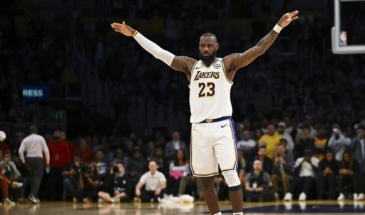 LeBron James'ten triple-double: Lakers'tan 3'te 3