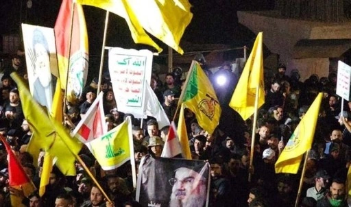 Nasrallah'ın öldürülmesi Bağdat'ta protesto ediliyor: ABD Büyükelçiliği önünde gerilim!