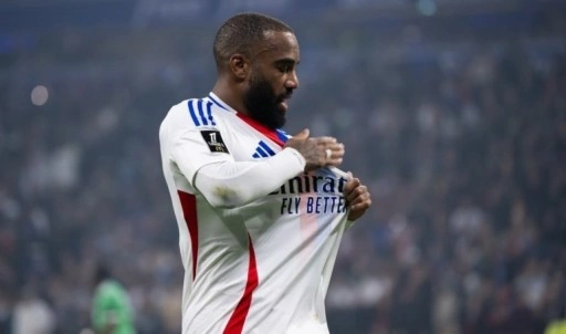 Olympique Lyon kendi sahasında Alexandre Lacazette ile güldü!