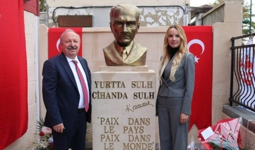 Paris Trabzonlular Derneği öncülüğünde Fransa'da ilk defa Atatürk büstü açıldı