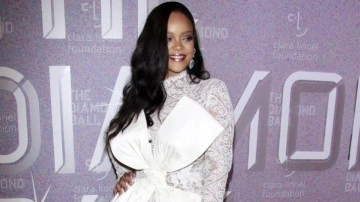 Rihanna 40 milyon dolarlık anlaşma yaptı