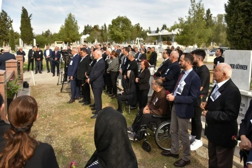 Salih Miroğlu 19'uncu ölüm yıl dönümünde mezarı başında anıldı