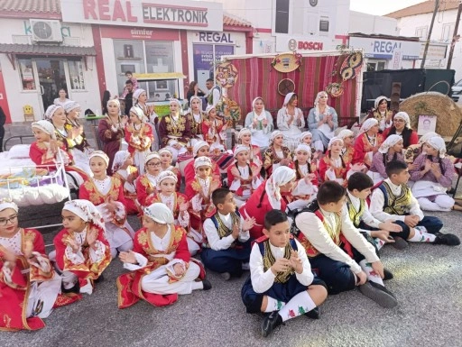 &#8221;Geçmişten Günümüze Geçitkale Halk Dansları Gecesi&#8221; yapıldı