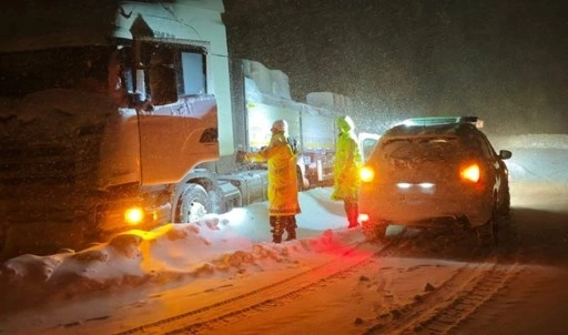 Tunceli'de 'kar' alarmı: 202 köy yolu ulaşıma kapandı, mahsur kalan 10 kişi kurtarıld