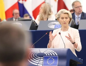 Ursula von der Leyen bir kez daha AB Komisyonu Başkanı seçildi