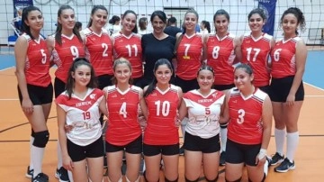 Voleybol heyecanı, dün akşam oynanan 4 karşılaşma ile başladı